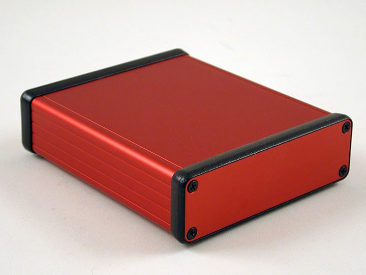 Hliníkové krabičky HAMMOND 1455 teraz aj v atraktívnej červenej verzii